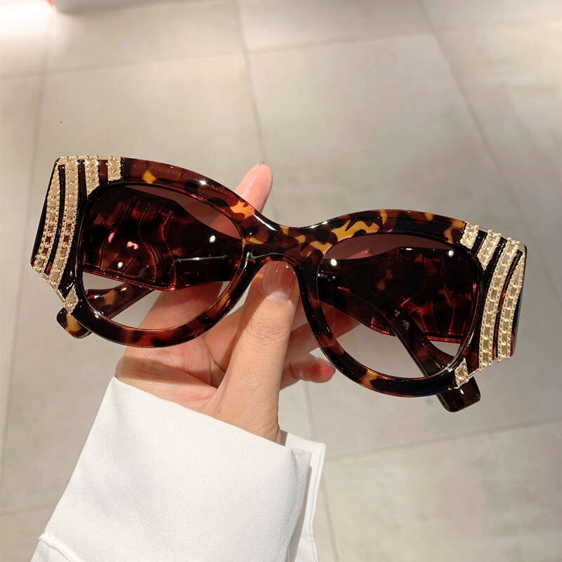 Retro leopard print sunglasses Heavy Metal Style Suitable for beach trips and shopping