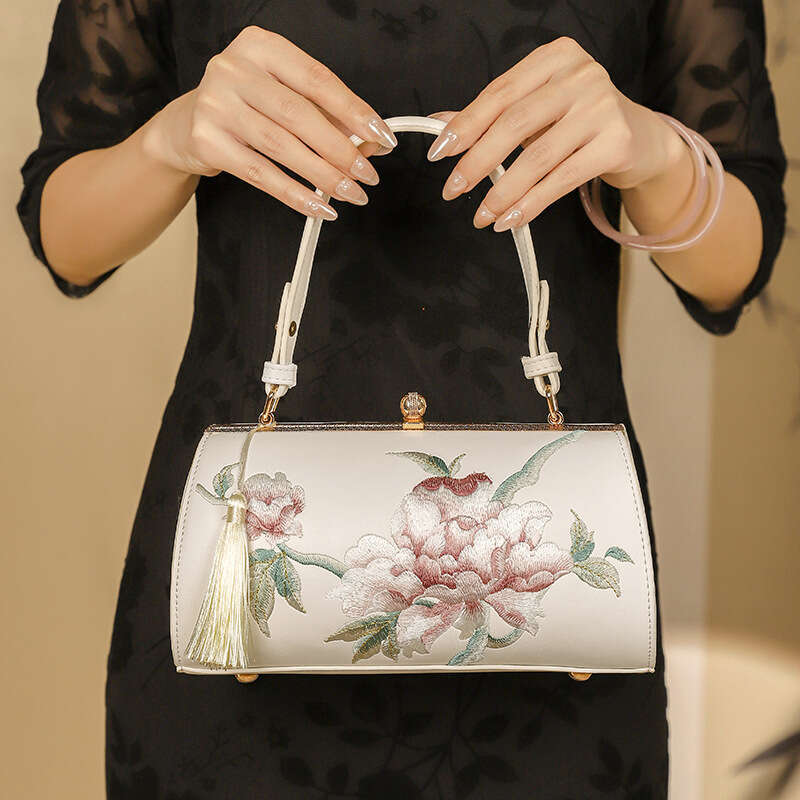 Xinshan Moon Chain Bag Ancient Cheongsam Banquet National Style Ultrafine Leather Embroidered Tassel Handbag