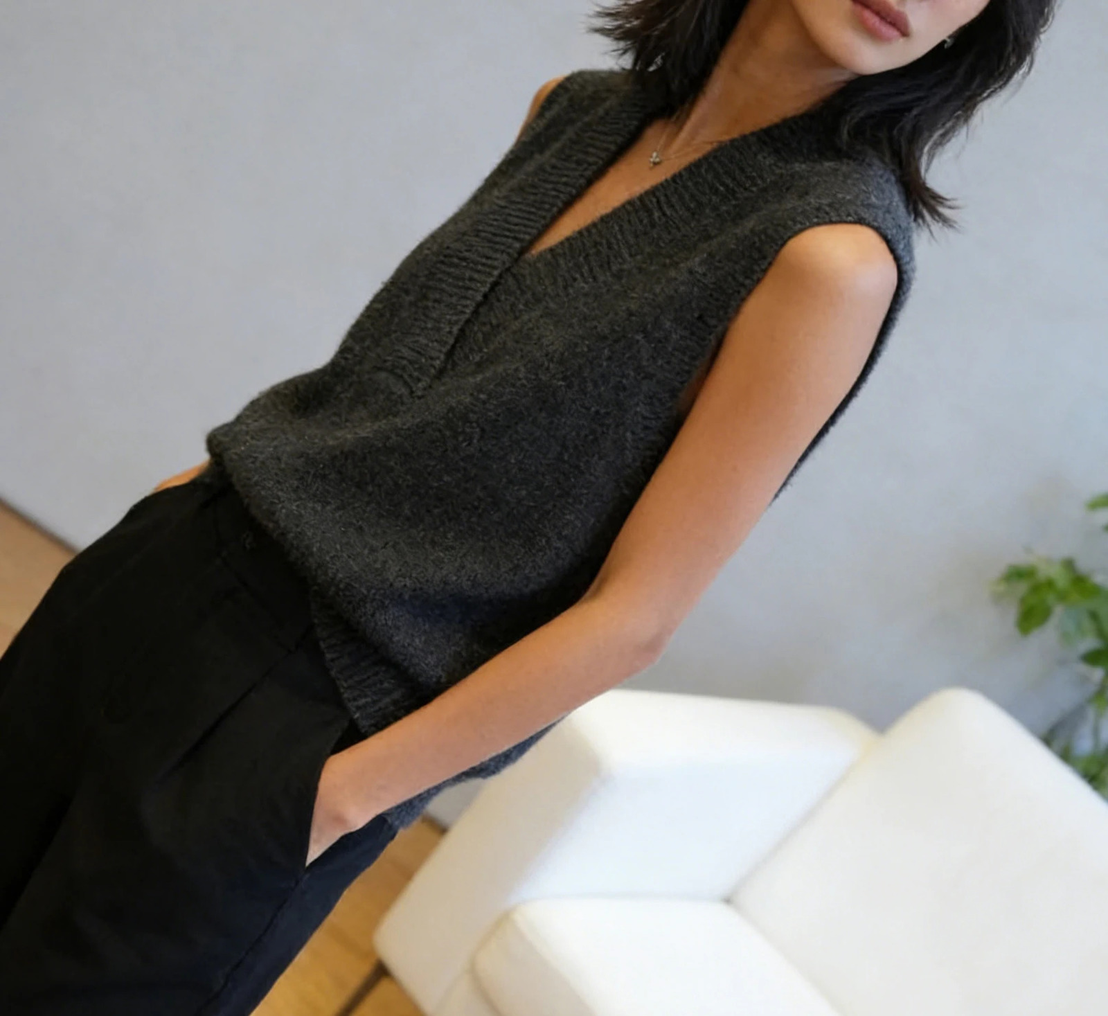 Womens Vneck premium gray knit vest loose and slimming elegant fashionable suitable for commuting 260130