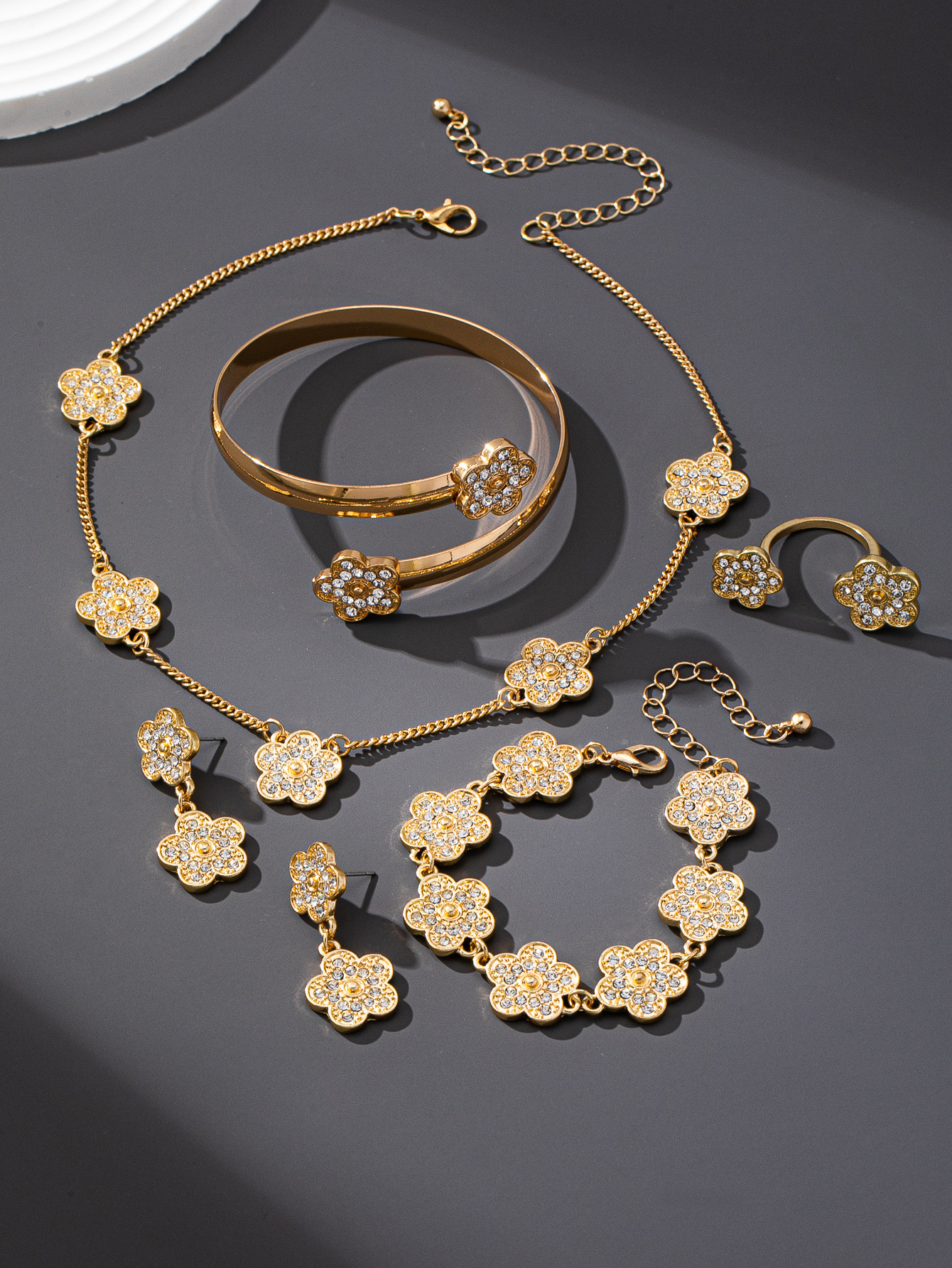 New Luxurious Elegant High-End Fashion Retro French Style Flower Inlaid Zircon Necklace Bracelet Earrings Set