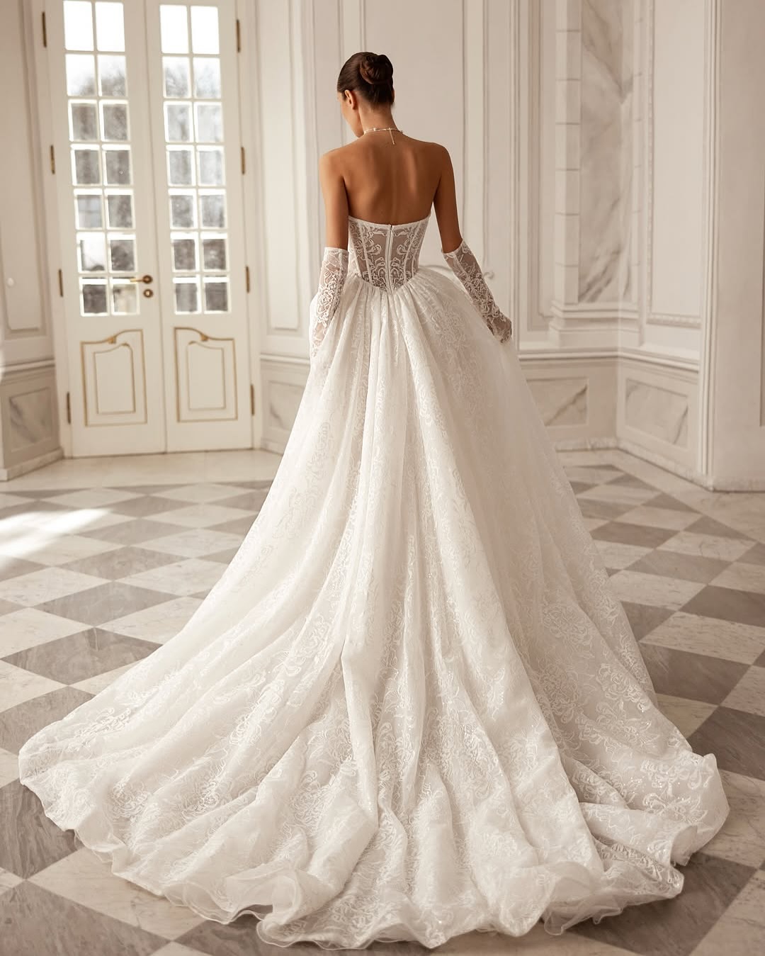 Classic Wedding Dresses Strapless Lace Bridal Gowns A Line Appliques Sleeveless Princess Backless Customized Vestidos De Novia Plus Size