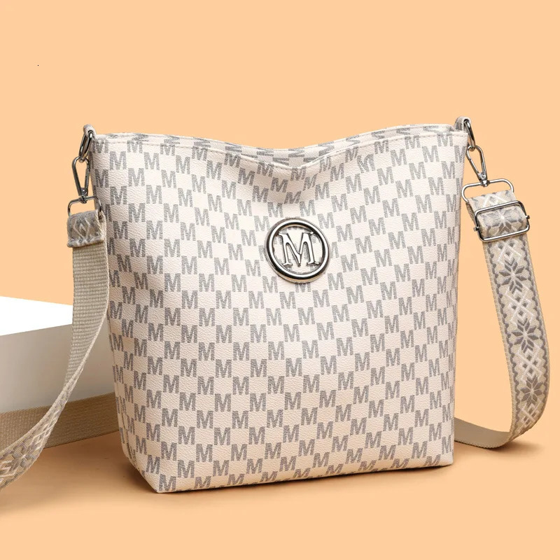 Vintage Womens Crossbody Bag Faux Leather Shoulder with Golden Hardware Pattern M n Removable Strap for Daily Use 260208