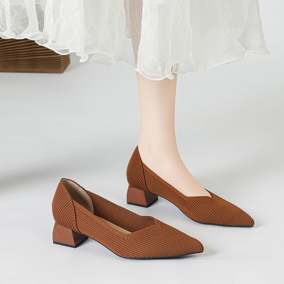 2025 Womens High Heels Large 42/43 Fashion Pointed Anti slip Rubber Bottom Knitted Breathable Shoes 260202