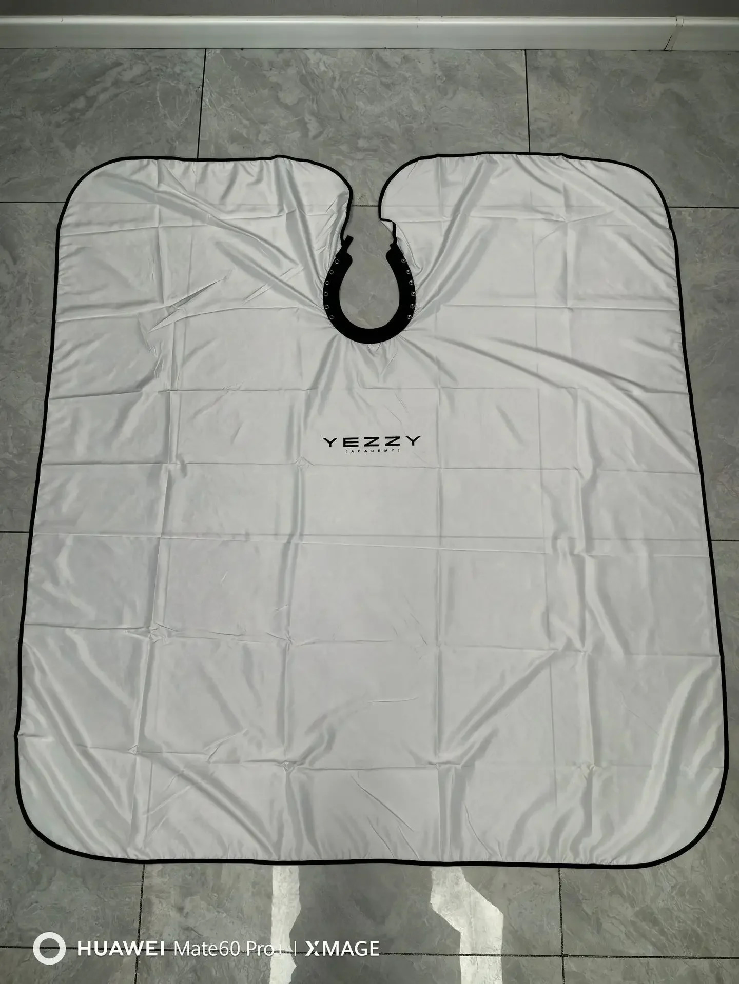 1pc Silicone Collar Hairdresser Capes Hairdresser Apron Hairdressing Dress Professional Minimalist Beauty Release of Salon Tools 260203