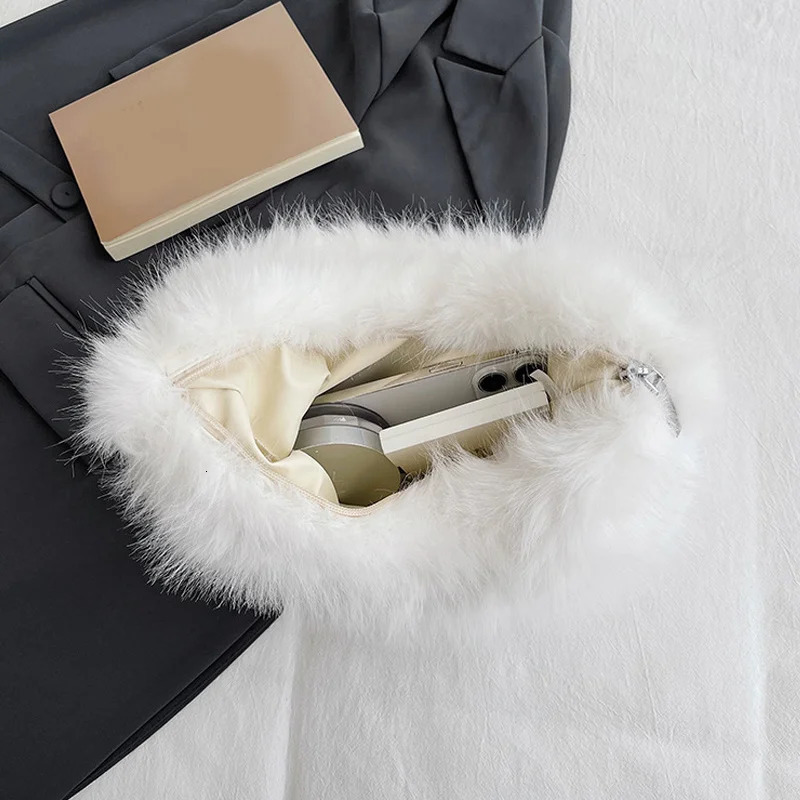 Plush Women Armpit Purse Chain Fluffy Versatile Shoulder Bag Faux Fur Fashion Underarm Ladies Winter Crossbody Hobo 260208