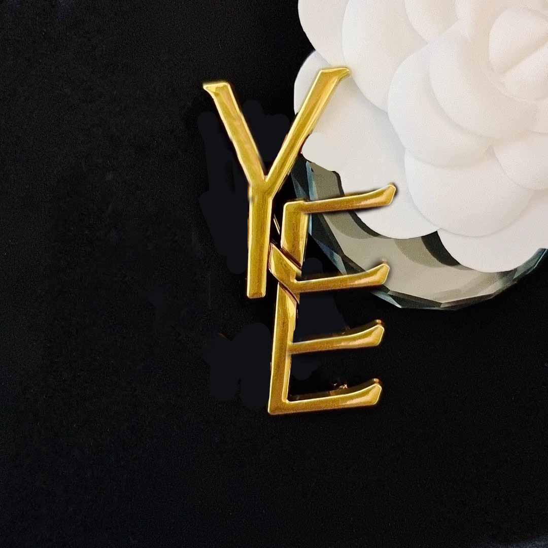 2026 new Brooch Designer Letter Brooch Pins Luxury Fashion Jewelry Women Men Unisex Gold Broochs Wedding Jewelry Gift