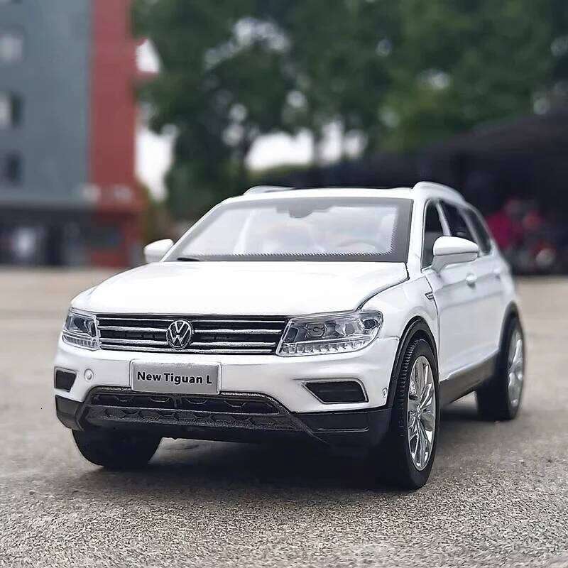 1:32 Tiguan SUV Alloy Cast Car Model Sound and Light Children's Toy Collectibles Birthday gift 26H0209