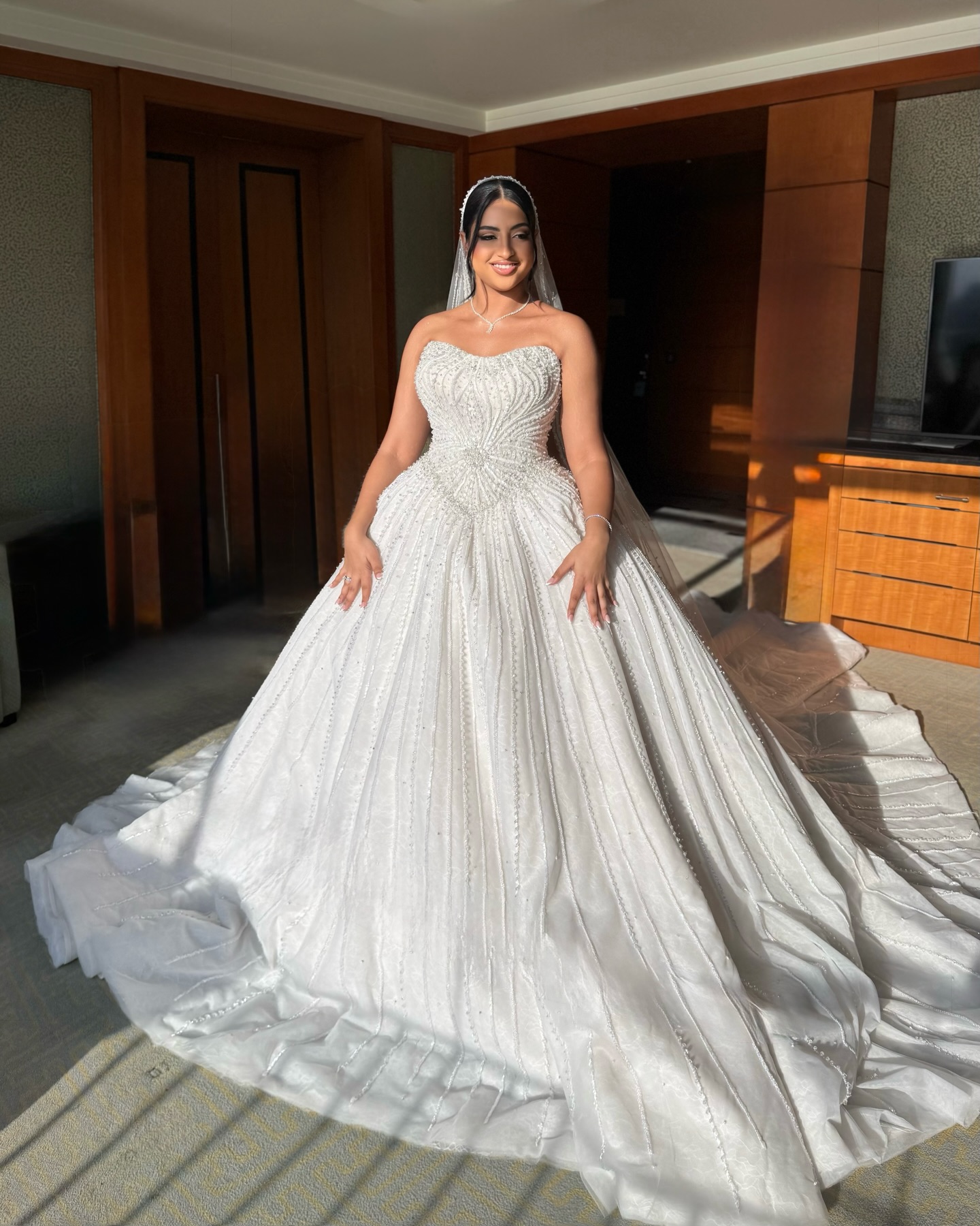 Vintage Ball Gown Wedding Dress Strapless Sleeveless Bridal Gowns Pearls Beaded Sequins Sweep Train Dresses Custom Made vestidos de novia