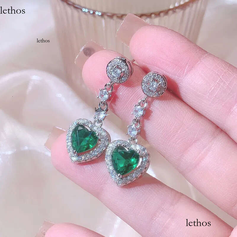 2023 Ins Dangle Earrings Sparkling Jewelry Heart Shape Emerlad CZ Dia Gemstones Handmade Party Women Wedding Drop Earring For Lover Gift aa