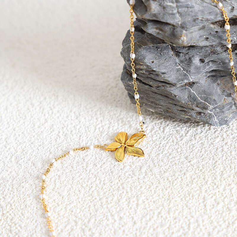 18k Gold Plated Titanium Steel PVD Vacuum Gold Plated Flower Shape Pendant Personality Oil Dripping French Style Elegant Collarbone Necklace for Women