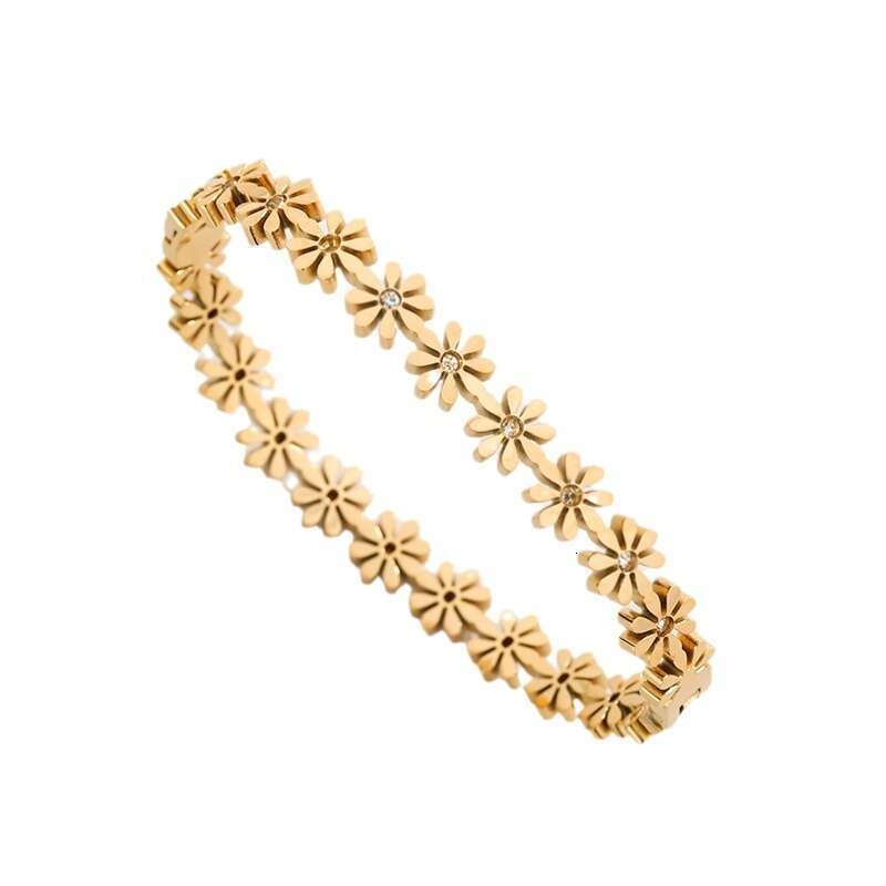 New Fashion Titanium Steel Color-Retaining Set Niche Light Luxury Simple Chrysanthemum Earrings Bracelet Necklace