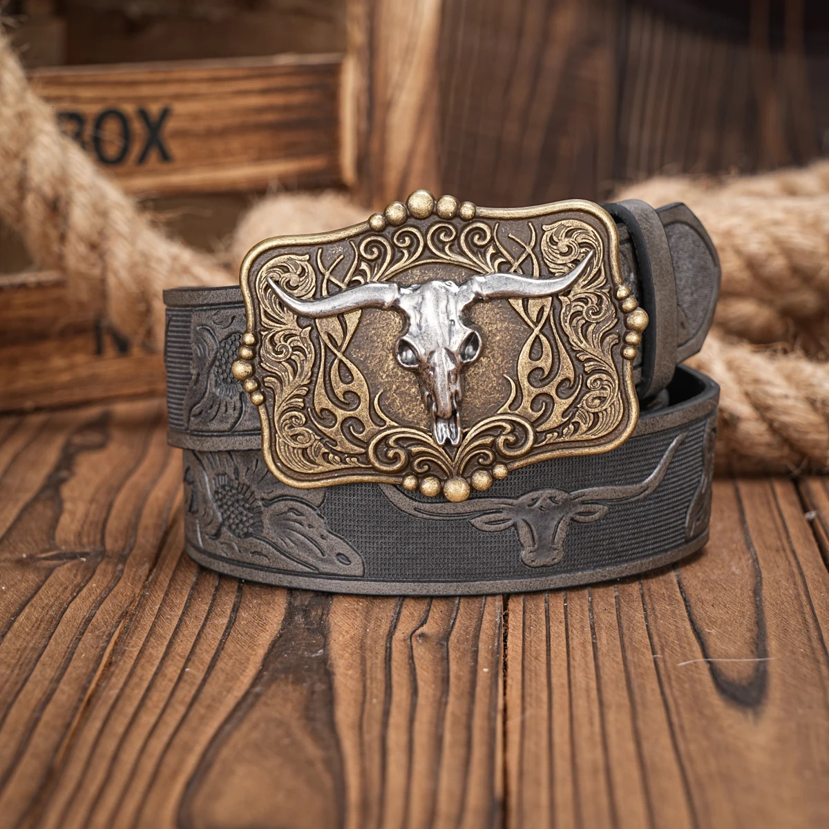 A mens and womens casual retro belt Western style PU leather belt with metal buckle suitable for daily work wear 260124
