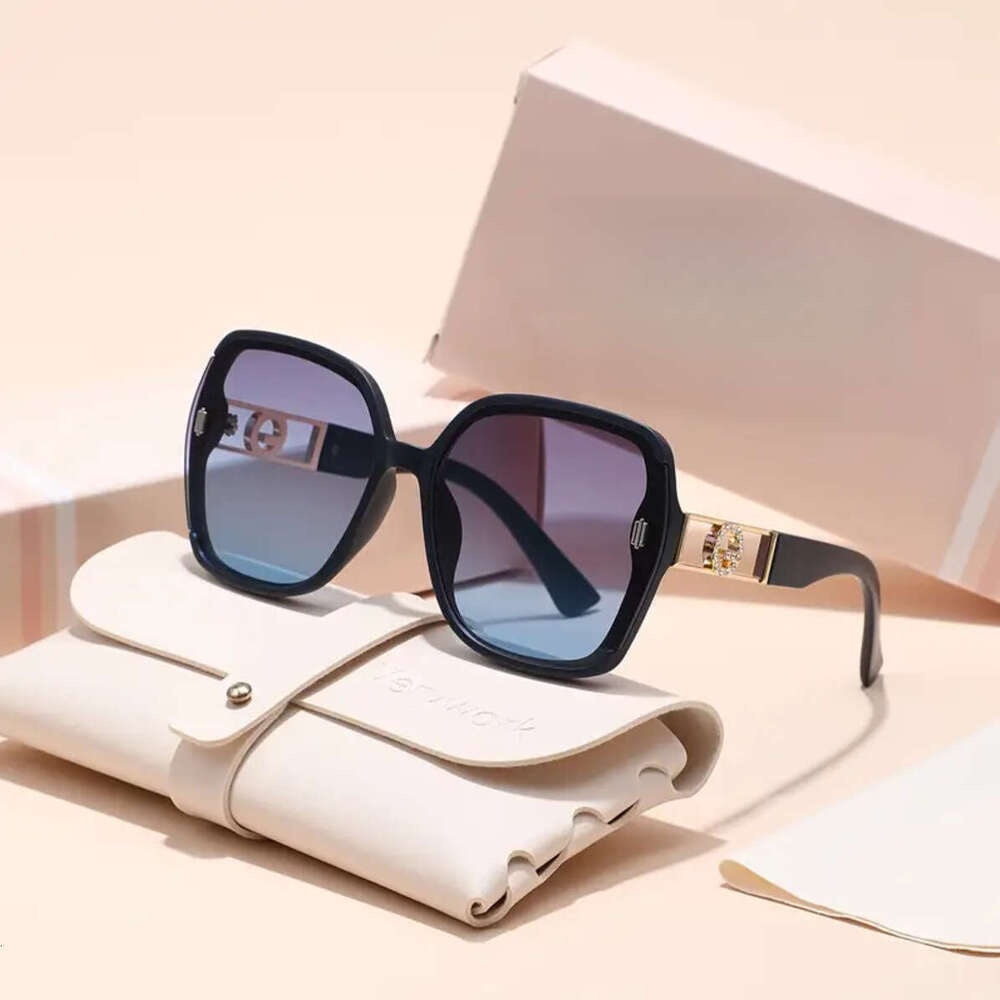 Retro gradient sunglasses Square shape Suitable for beach trips and daily commutes