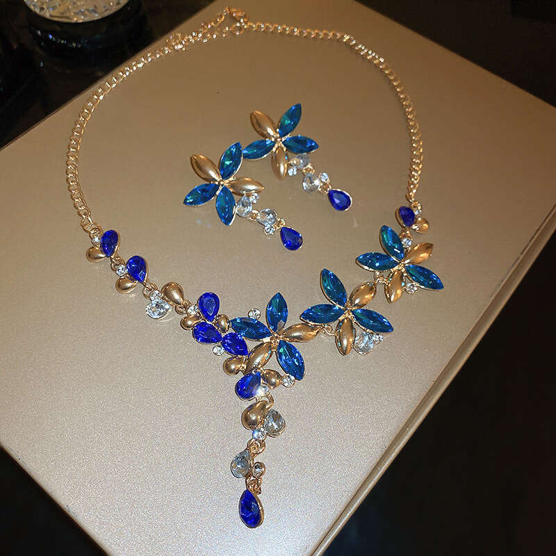 Light Luxury Palace Style Heavy Craft Inlaid Diamond Water Drop Collarbone Chain High-end Retro Necklace for Women