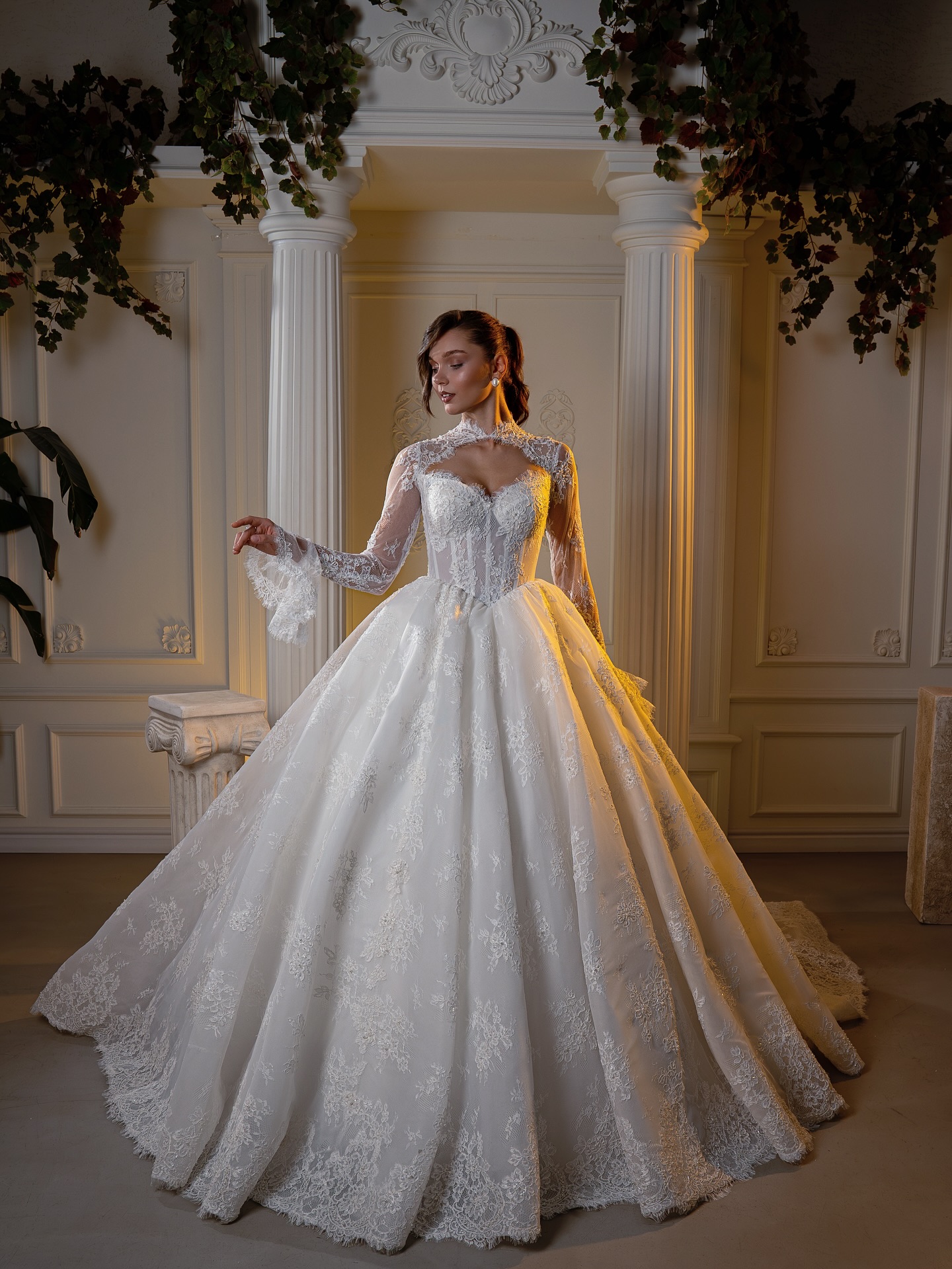 Vintage A Line Women Wedding Dress Jewel Neck Long Sleeves Bridal Gowns Lace Beaded Sweep Train Dress Custom Made