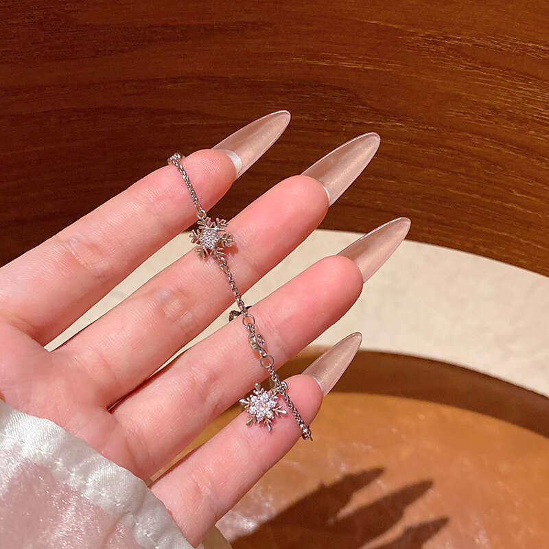 High-end Micro Inlaid Full Diamond Zircon Snowflake Bracelet for Women Light Luxury Niche Design Pull-out Bracelet Jewelry