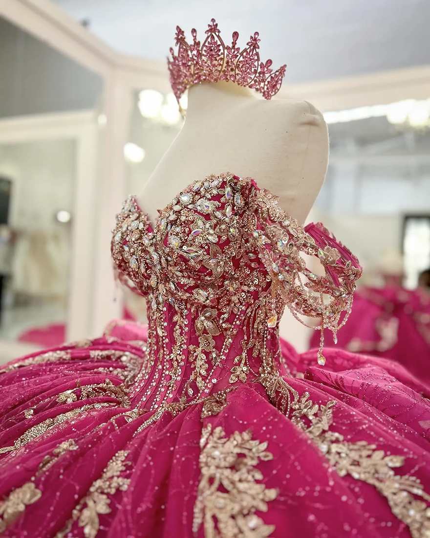 Stunning Crystals Ball Gown Quinceanera Dresses Sequined Prom Gowns Appliqued Off The Shoulder Necke Tulle Sixteen Sweet 15 Masquerade Dress N6101