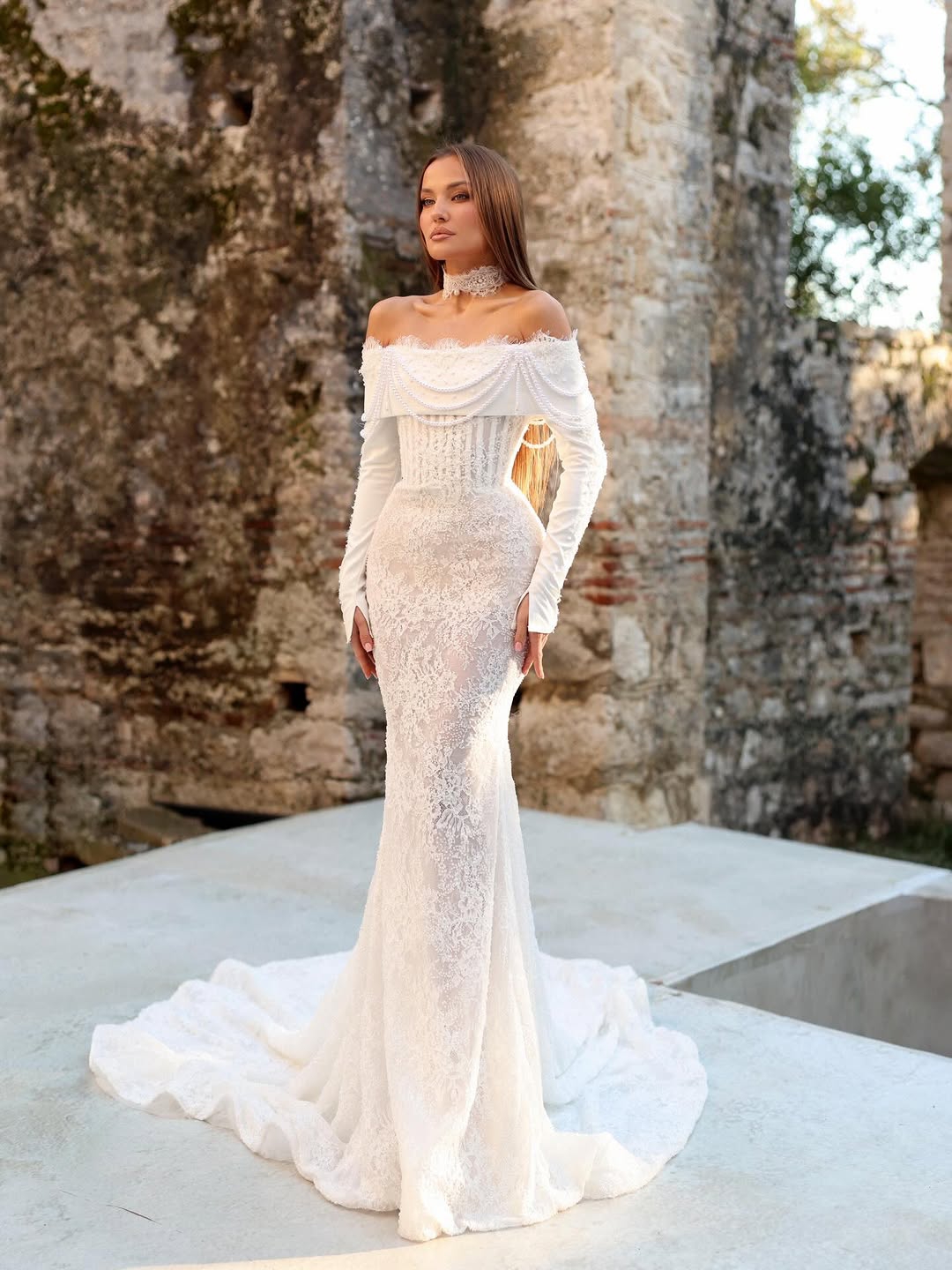 Designer Mermaid Wedding Dresses For Women Off Shoulder Long Sleeveless Gown Lace Pearls Beading Sweep Train Customized Dress