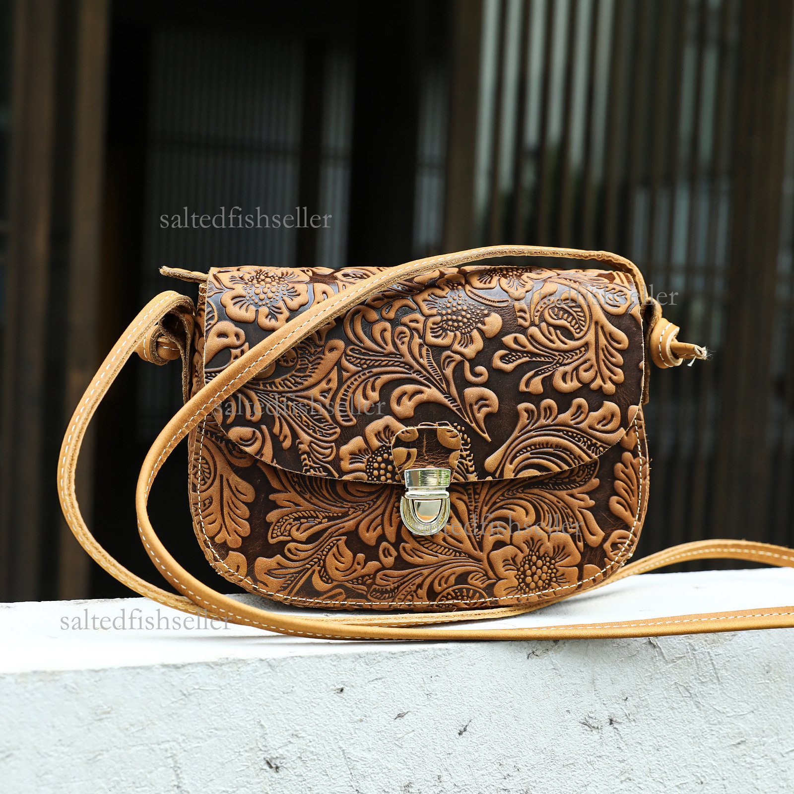 2026 Luxury High Quality Women's Genuine Leather Shoulder Bag Fashion Embossed Lock Crossbody Bag Retro Chinese Style Trendy Handbag Phone Bag