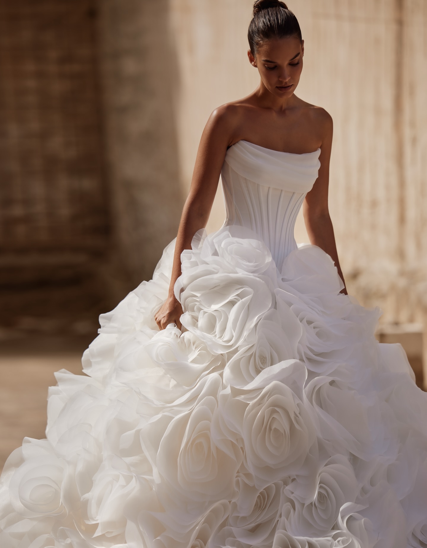 Gorgeous Strapless Wedding Dresses 3D Flowers Bridal Gowns A Line Plain Princess Sleeveless Sweep Train Customized Vestidos De Novia Plus Size