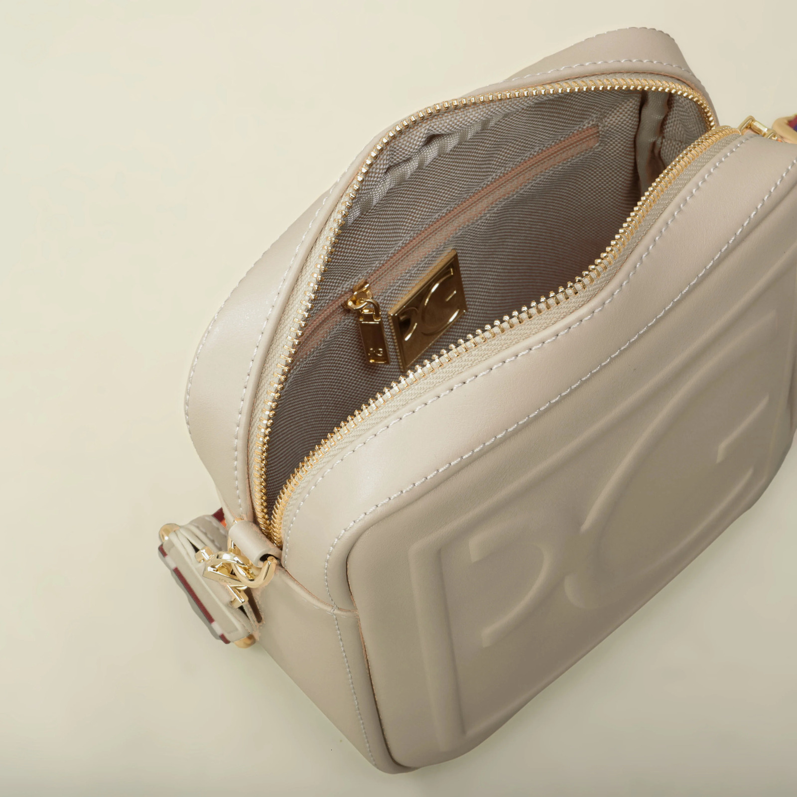 PG 2026 Womens Shoulder Bag Lightweight Casual Niche n High Quality Fashion Crossbody 260208