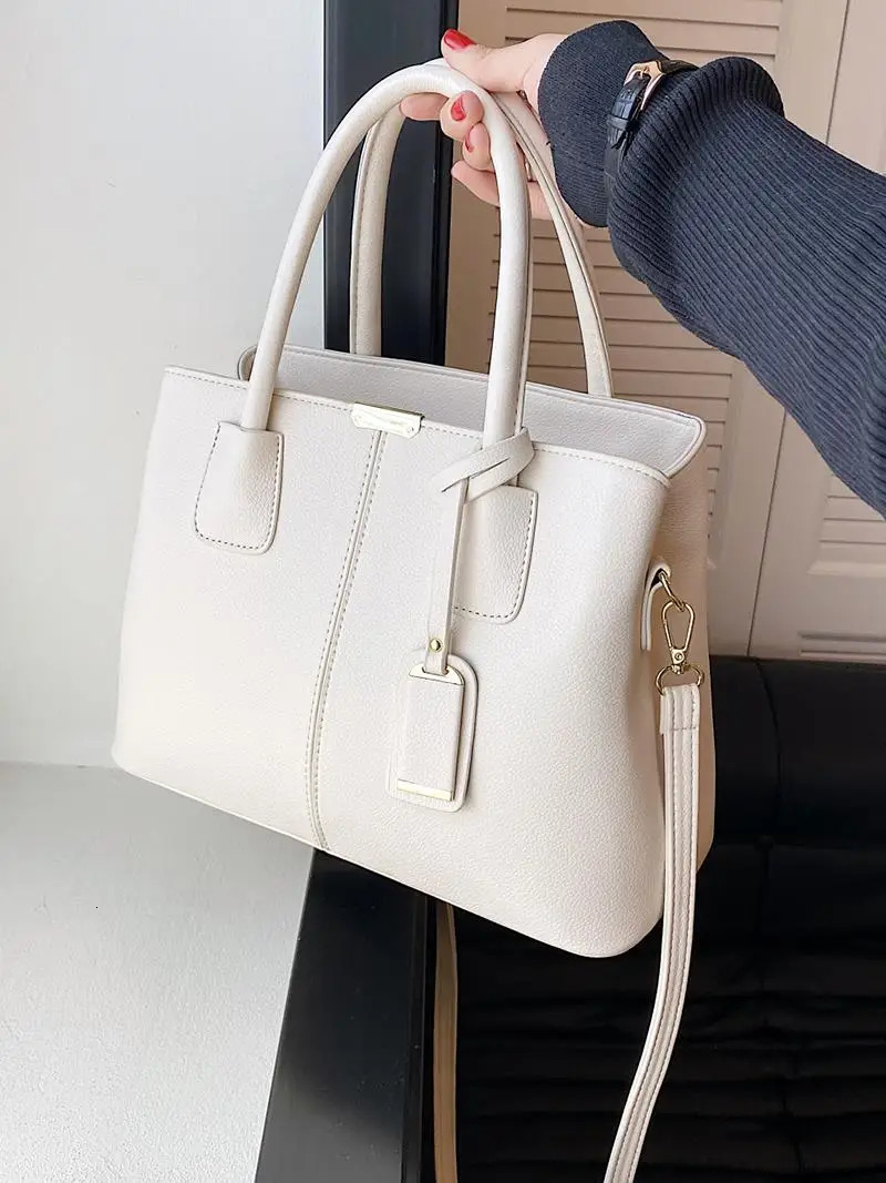 Large Capaci Faionable Womens Crossbody Bag Handbag Commuter Bag Single oulder Bag Soft Leather Zipper Closure Daily Use 260130
