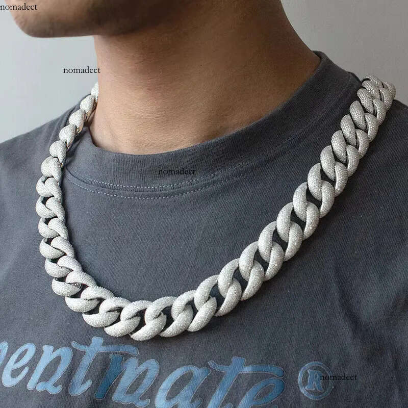Miami in Sier Sparkling 20mm Iced Out VVS Moissanite Cuban Link Chain 4b