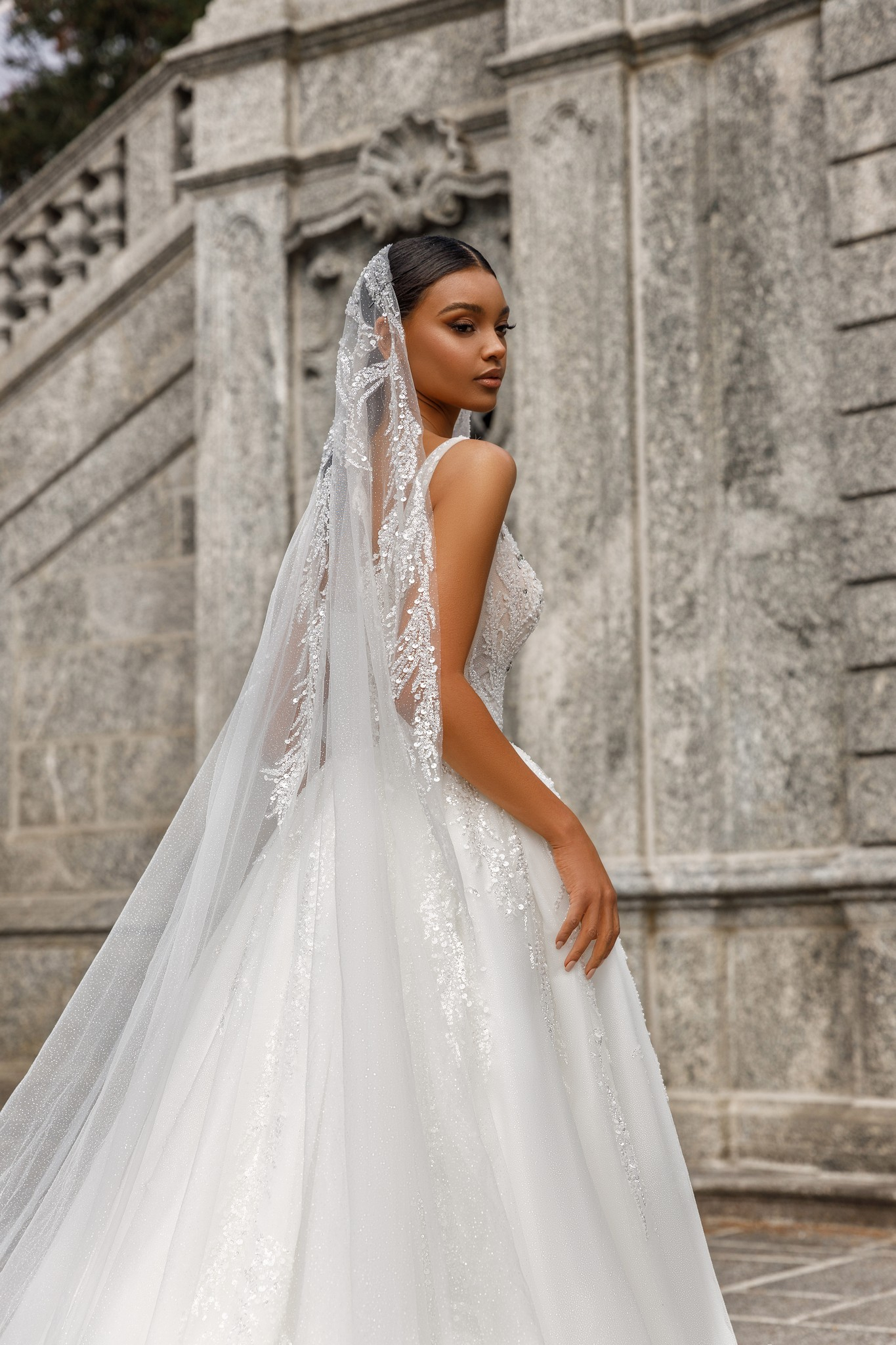Stylish Sequins Crystal Wedding Dresses Spaghetti Straps Bridal Gowns A Line Sleeveless Princess Backless Customized Vestidos De Novia Plus Size
