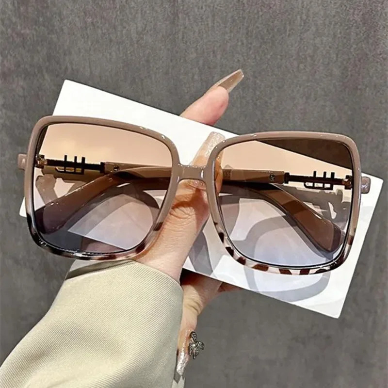 2025 Vintage Square Womens Sunglasses Sun Glasses Classic Eyeglasses Lady UV400 Big Frame Mirror De Sol 260206