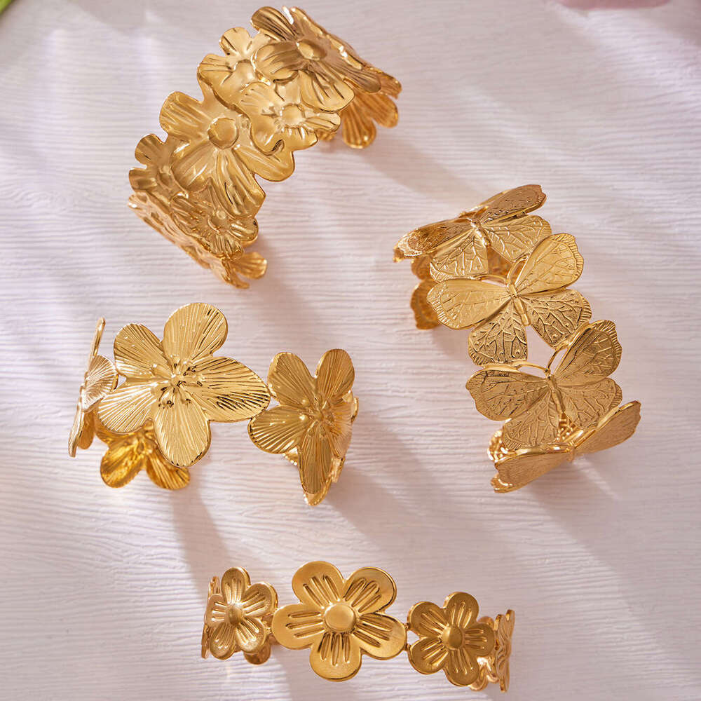 Heavy-duty exaggerated floral butterfly leaf design bracelet, stainless steel plated with 18K gold, open bangle, vintage women's jewelry