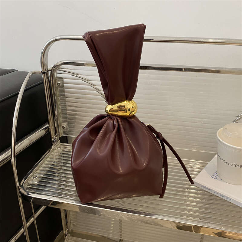 Vintage Pleated for Women New Simple Design Stylish Women's Niche Personality Large Capacity Aesthetic Bucket Bag