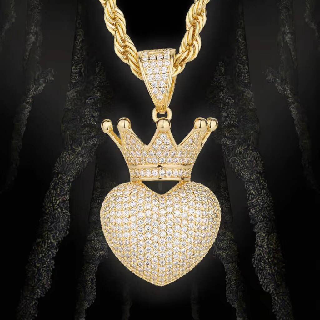 High Quality 5A Moissanite Crowned Heart Pendant Sparking Hip Hop Iced Out Bling for Party Gift Fashion Charms