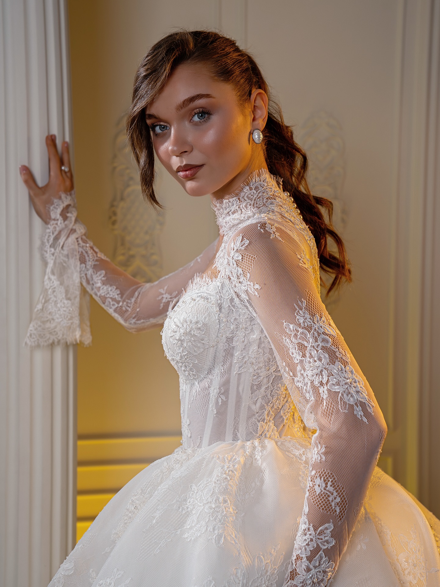 Vintage A Line Women Wedding Dress Jewel Neck Long Sleeves Bridal Gowns Lace Beaded Sweep Train Dress Custom Made