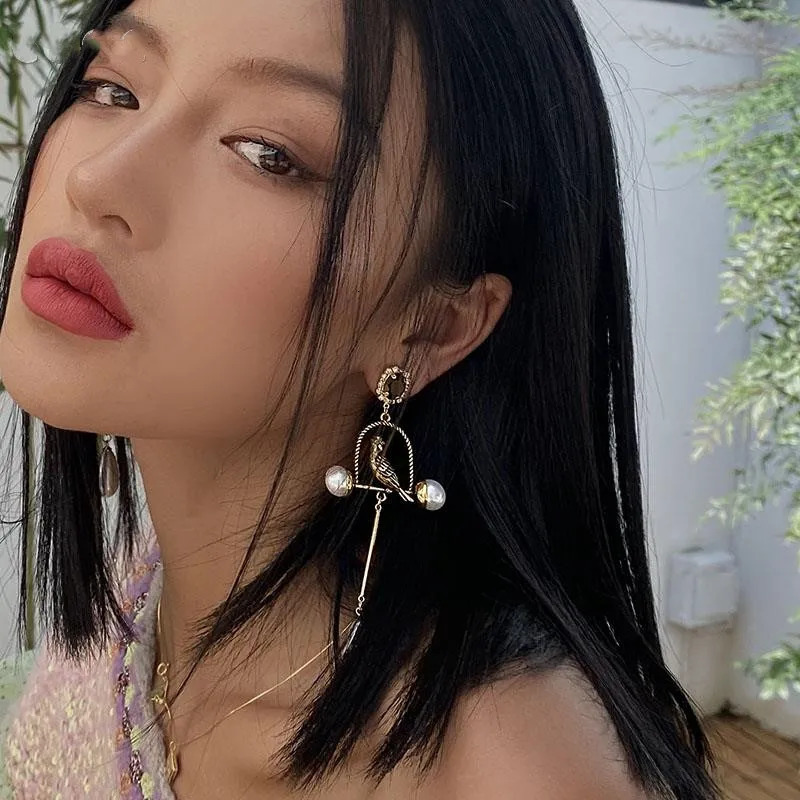 middle ear ancient do old retro style long pearl earrings European and American earrings personality exaggerated high 260120