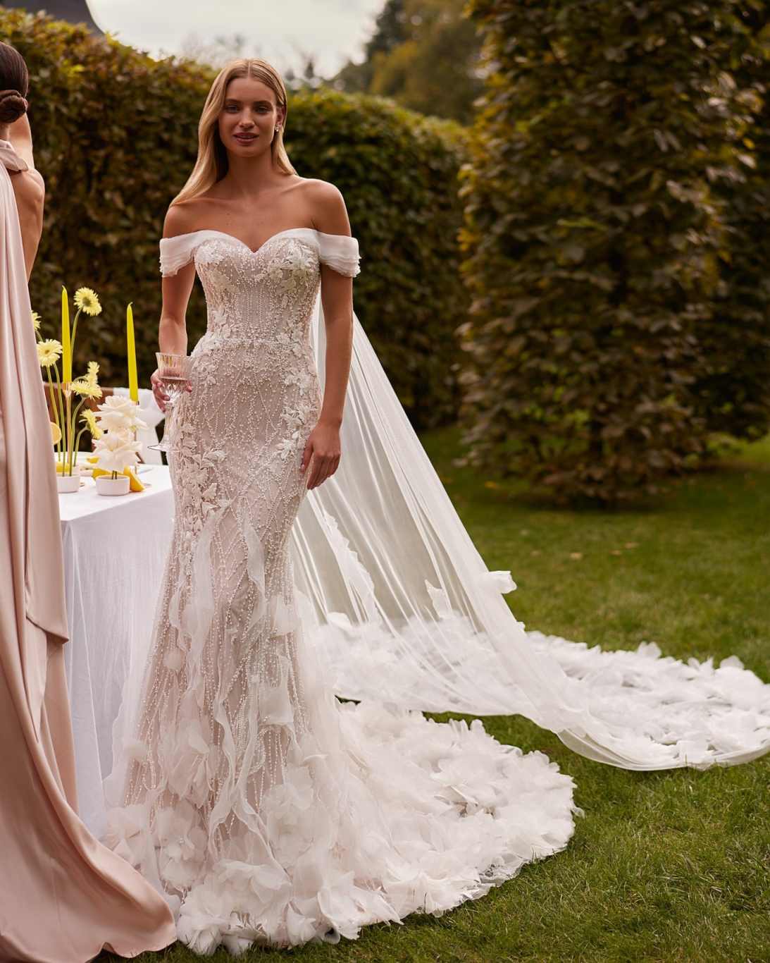Luxury Embroidery Beaded Lace Wedding Dress Off Shoulder Bridal Gown Customized Elegant Sweetheart Neck Dresses For Bride