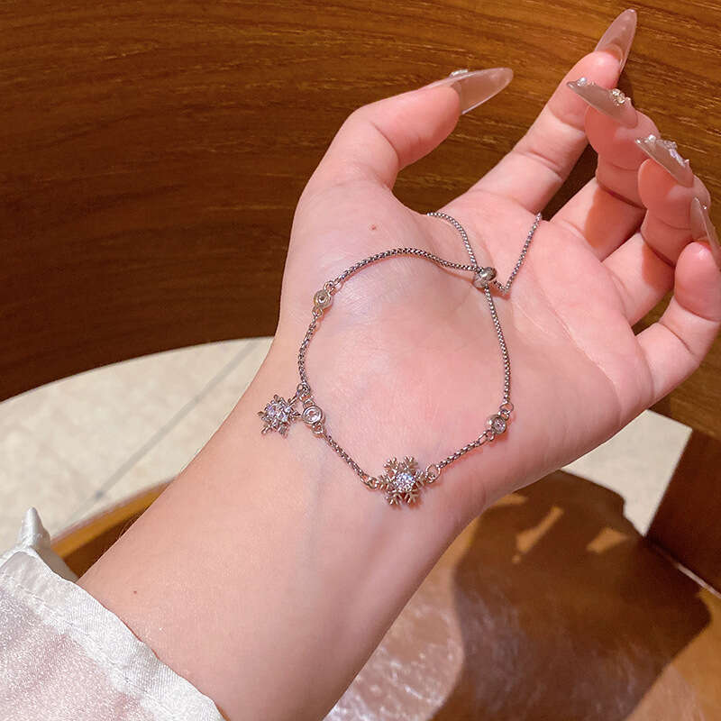 High-end Micro Inlaid Full Diamond Zircon Snowflake Bracelet for Women Light Luxury Niche Design Pull-out Bracelet Jewelry