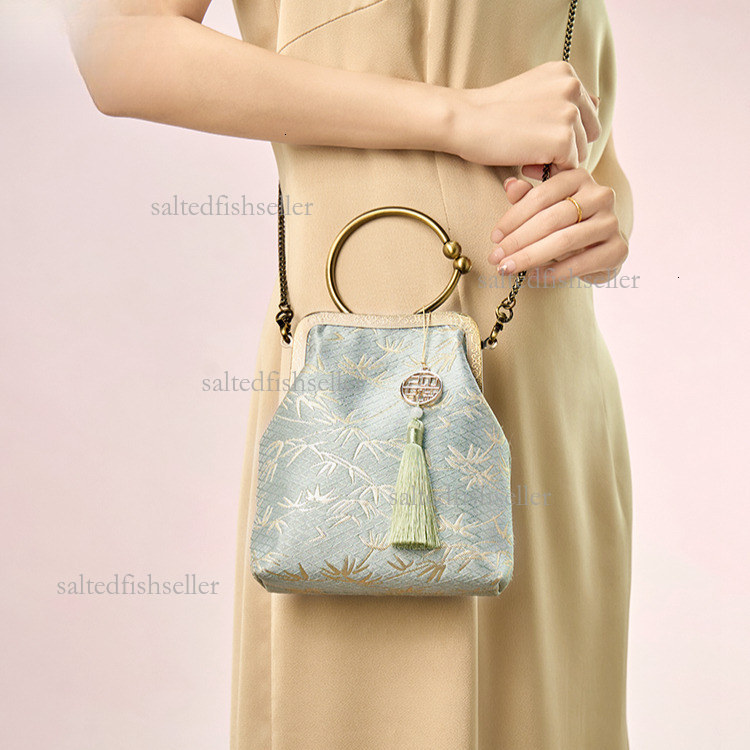 2026 Luxury Chinese Style Mini Handbag Fashion Embroidered Clip On Cheongsam Shoulder Crossbody Bag Versatile Style Casual Mobile Phone Bag Gift Festi