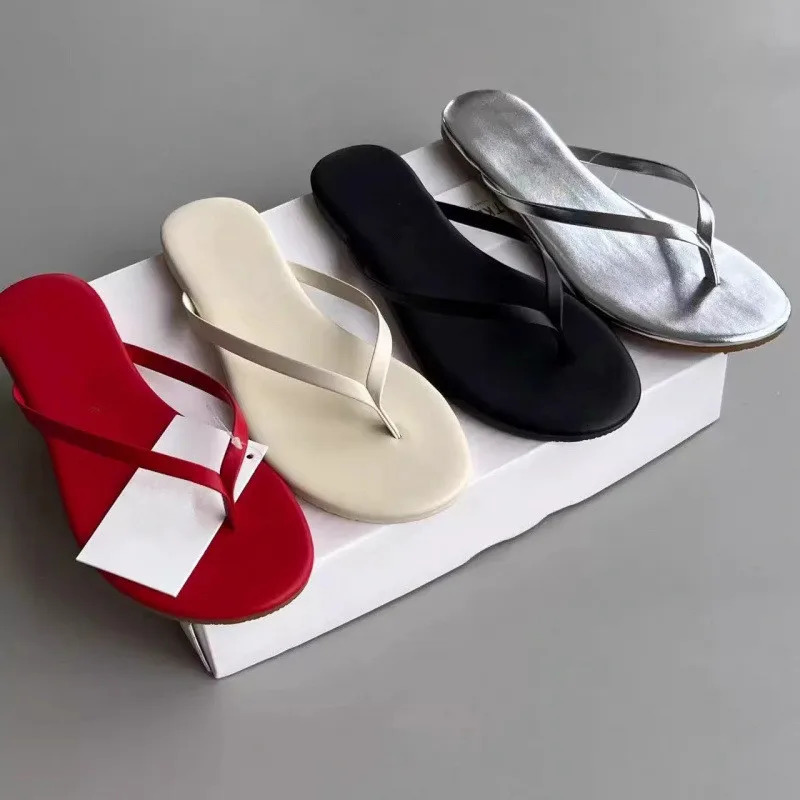 2025 Springsummerwomen slippers candycolored beach sandals outdoor wild fashion ladies flip flops 260208