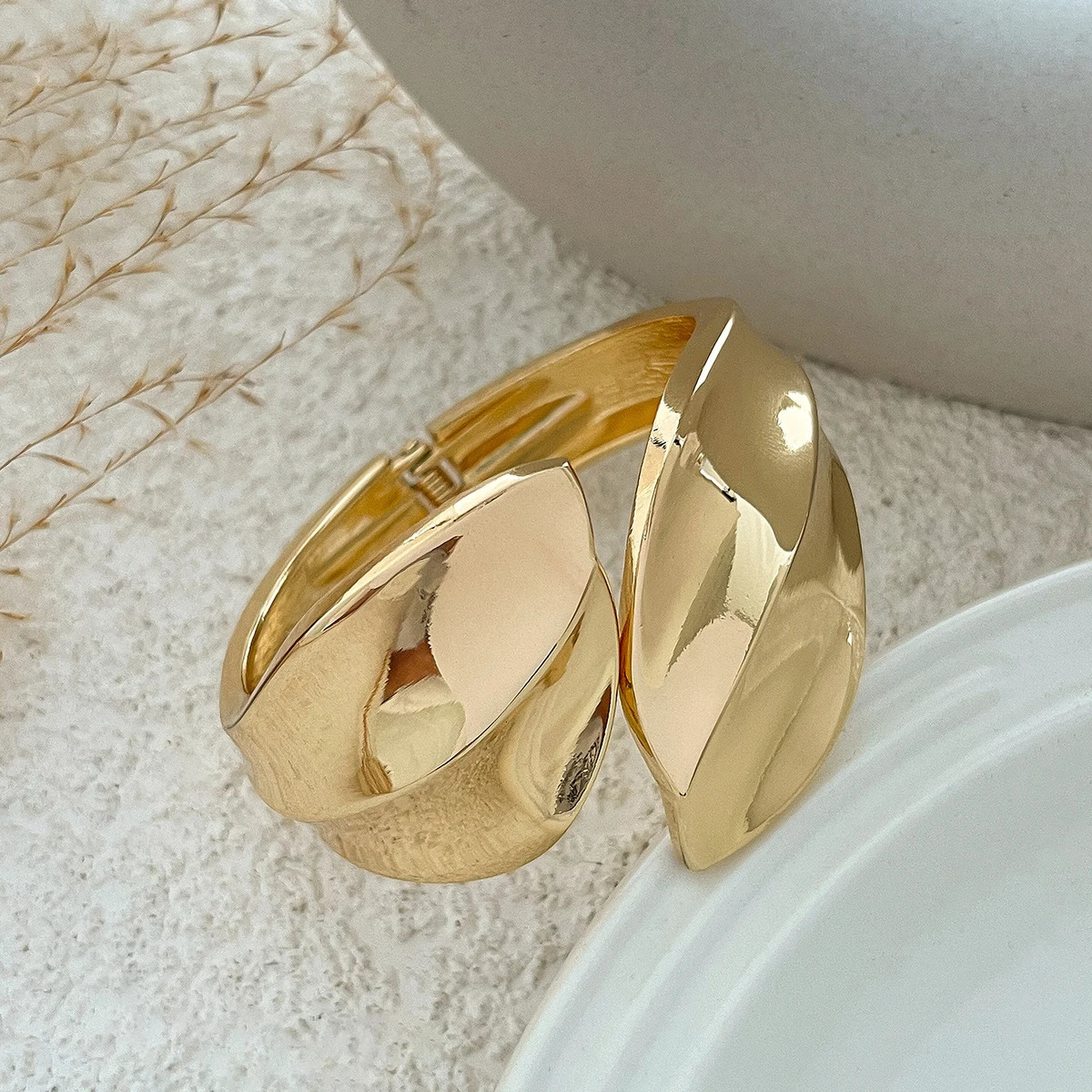 PuRui Exaggerated Heavy Metal Chunky Wide Cuff Bangles for Women Punk Geometric Spring Arm Bracelets Men Jewelry Steampunk 260128