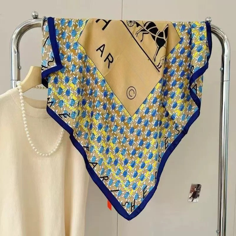 Classic Designer Women Scarf Head Scarfs For Women Winter Luxury Brand Scarf Letter pattern shawl Scarves New Gift Easy to match Soft Touch Above 70x70cm