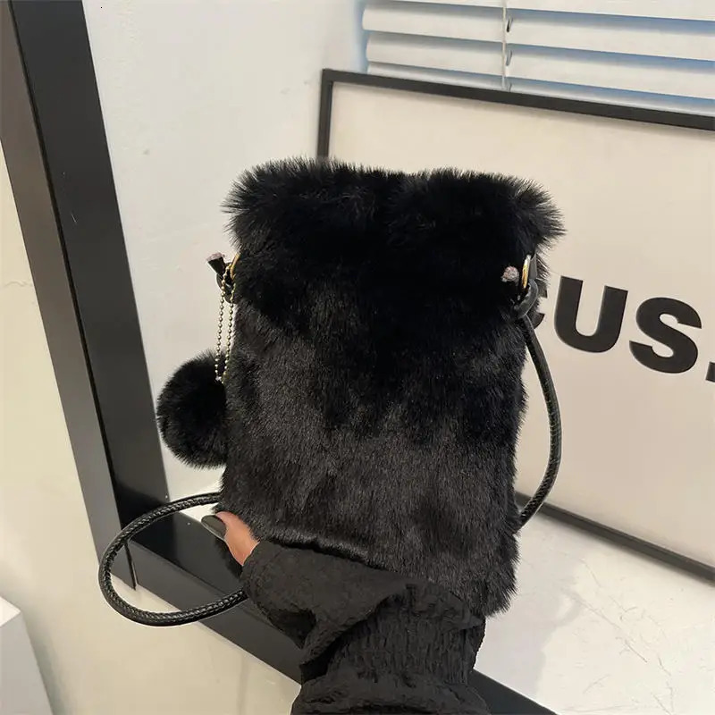 Plush Phone Bag Autumn and Winter Solid Color Elegant Womens Durable Girl Fur Hanging Rope Crossbody Coin Purse 260208