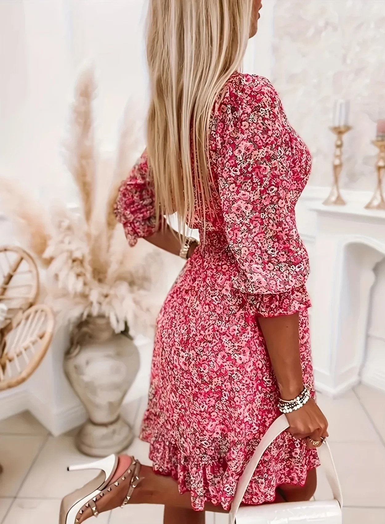 Womens small floral printed V-neck dress elastic waist bohemian fashion casual dress suitable for daily wear in sprin 260118