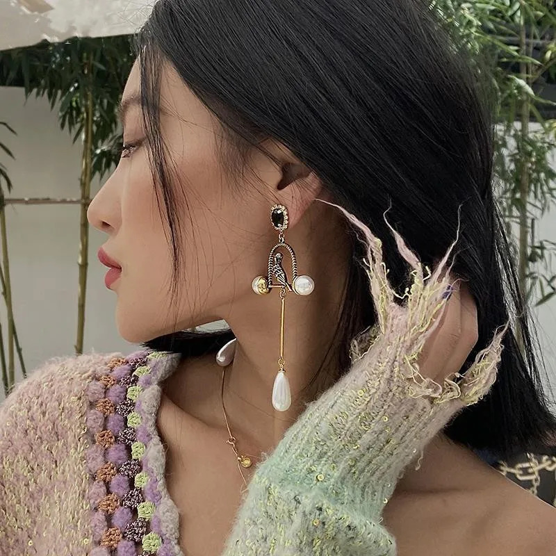 middle ear ancient do old retro style long pearl earrings European and American earrings personality exaggerated high 260120
