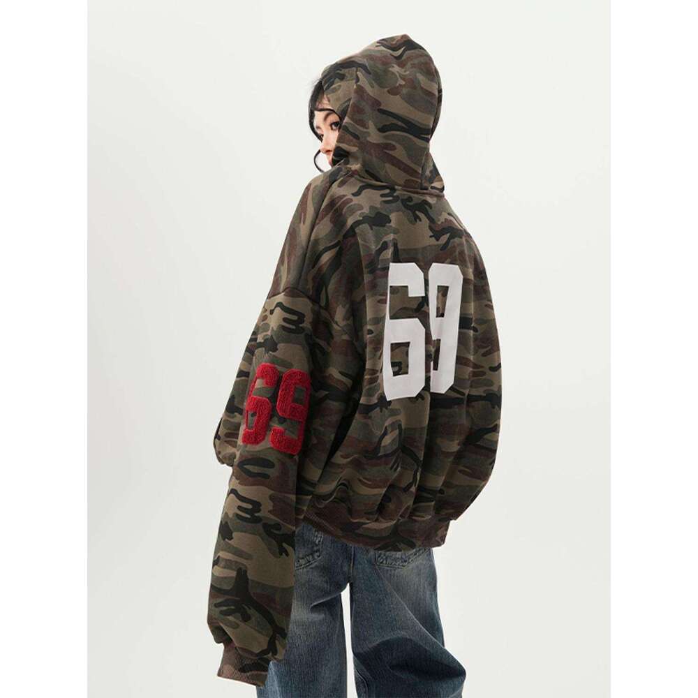 High street camouflage pullover hoodie for men and women, a trendy retro brand loose casual hooded coat for spring, suitable for couples L260209