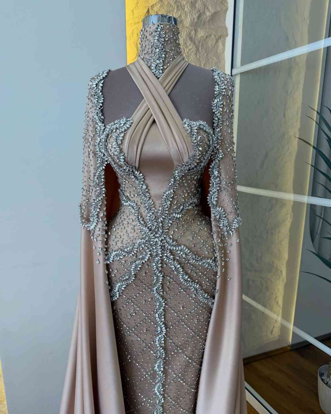 Sparkly High Neck Crystal Prom Dresses Sexy Beading Floor Length Evening Dress Customized Floor Length Party Gown