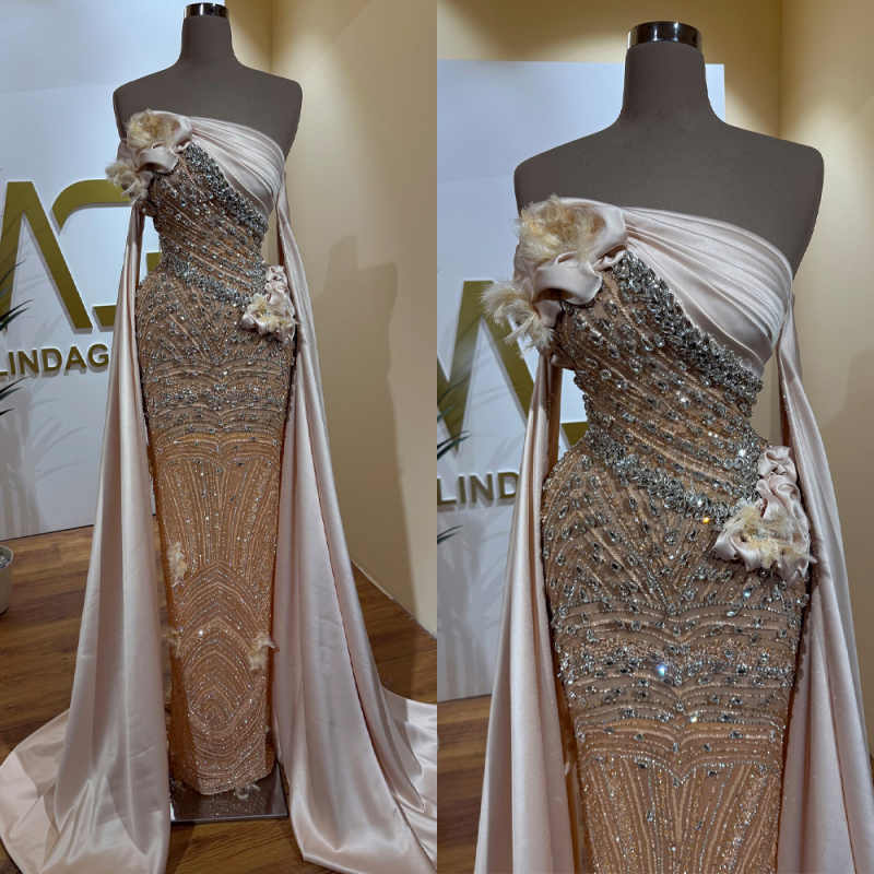 Gorgeous Strapless Crystal Prom Dresses Elegant Sleeveless Beaded Feathers Evening Dress Floor Length Party Gown Customized
