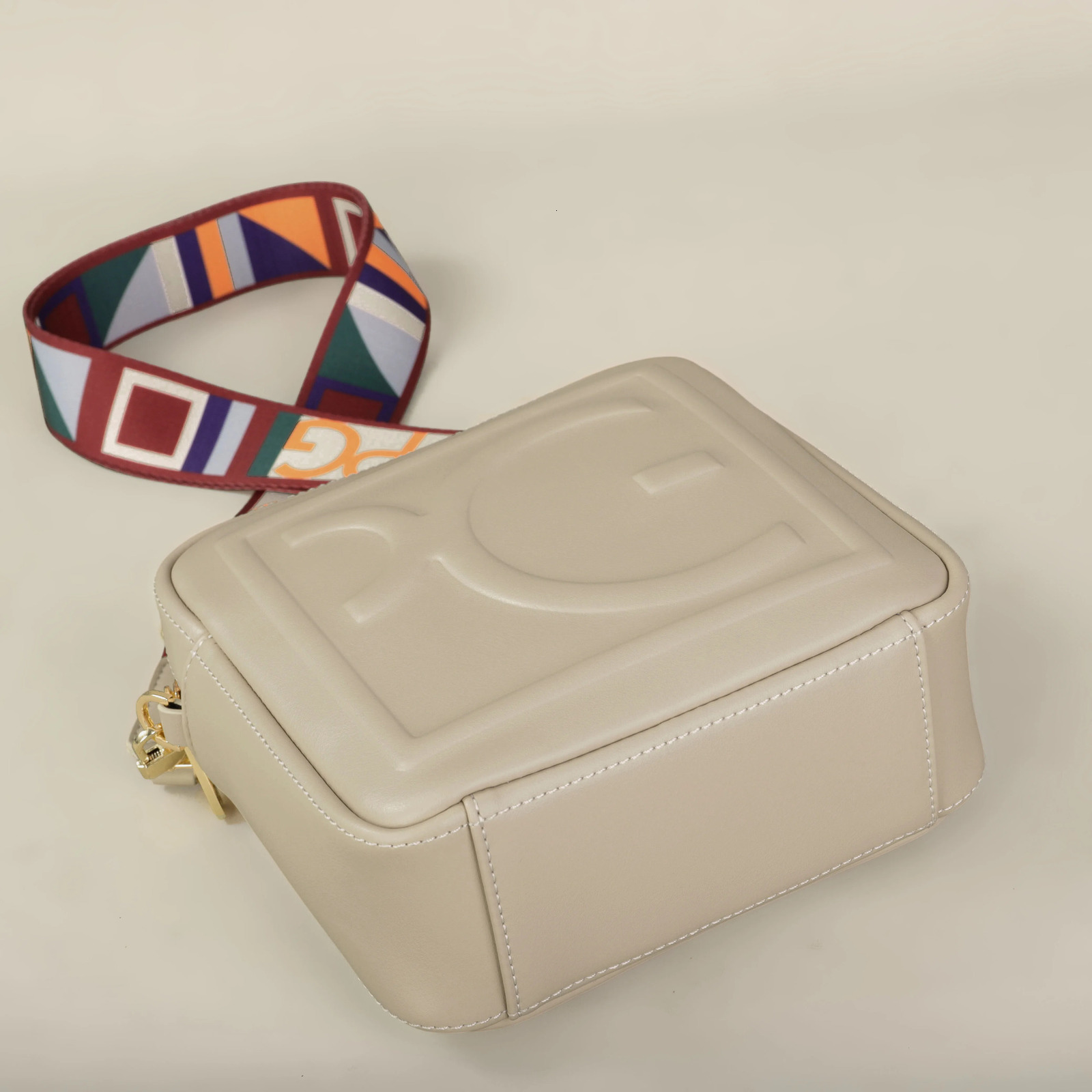 PG 2026 Womens Shoulder Bag Lightweight Casual Niche n High Quality Fashion Crossbody 260208