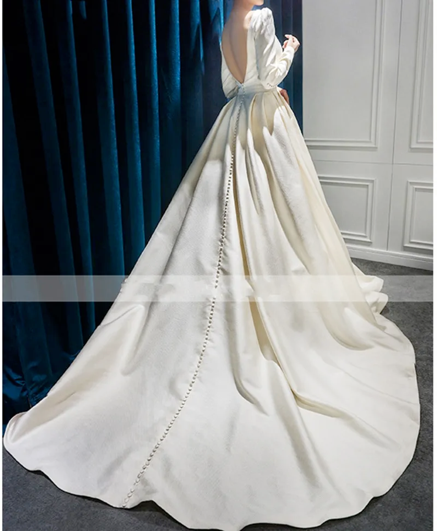 Hot Sale Long Sleeve Satin Wedding Dress 2026 Vintage Backless Princess A-Line Court Train Bride Grown Buttons Vestido De Mariee BC117
