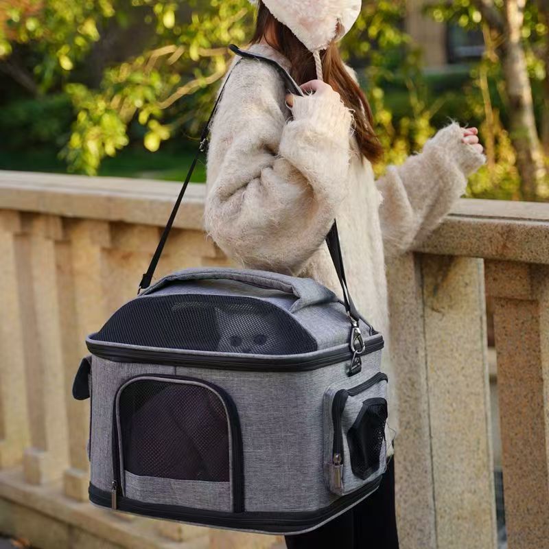 Pet cat bag Go out portable cat bag Winter Crossbody backpack Dog cat cat cage to carry supplies