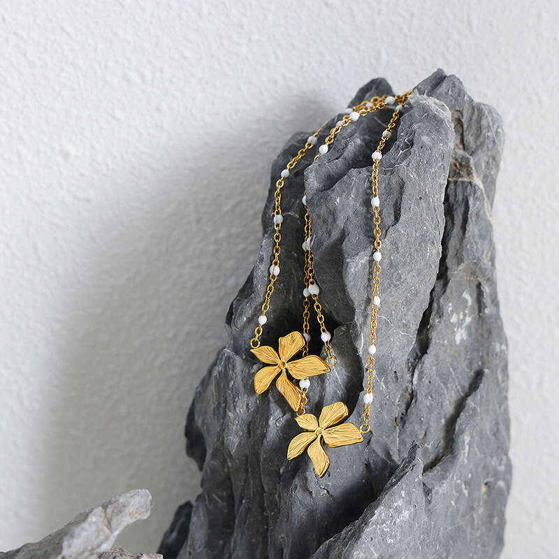 18k Gold Plated Titanium Steel PVD Vacuum Gold Plated Flower Shape Pendant Personality Oil Dripping French Style Elegant Collarbone Necklace for Women